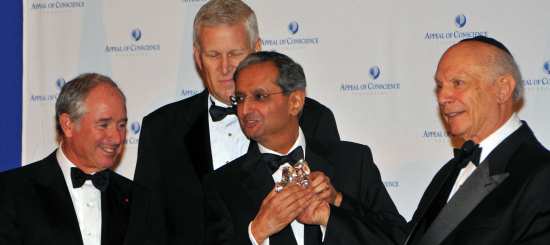 Stephen Schwarzman and Louis Chenevert assist Rabbi Arthur Schneier in presenting Appeal of Conscience Award to Citigroup CEO Vikram Pandit