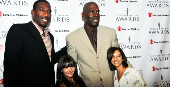 Stacy Berns and daughter Nicole, 12, meet Amare Stoudemire, New York Knicks basketball coach, and Kevin Willis, retired basketball player from the Dallas Mavericks