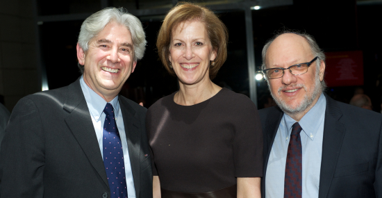 Artist Tobi Kahn with UJA President Alisa Doctoroff and Rabbi Michael Paley